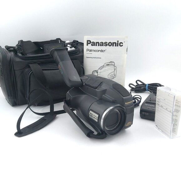 Panasonic Palmcorder Model PV-A228D 23x Zoom-Leather Bag-Battery-Tapes - Picture 1 of 14
